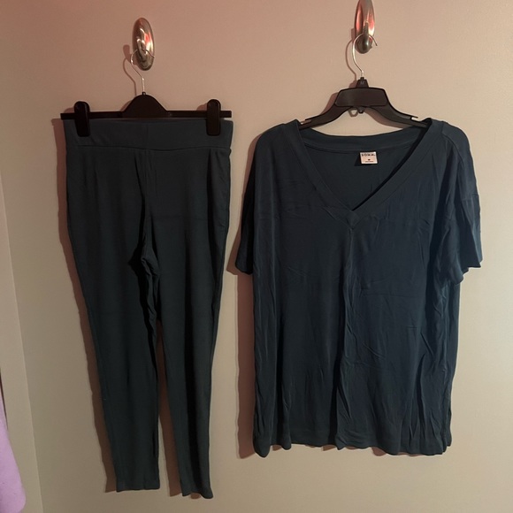 Soma Other - Soma Sunday Short Sleeve V-Neck Set Size M